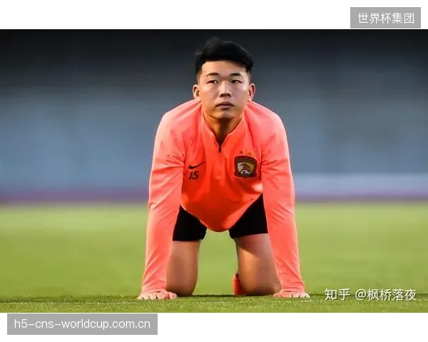 韩国队在身体对抗上不占优势，需要通过整体协防和战术纪律来弥补身高劣势。